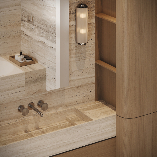 Luxusná kúpeľňa v prírodnom travertíne s integrovaným umývadlom, podsvieteným zrkadlom a drevenými vstavanými skrinkami v minimalistickom modernom dizajne.